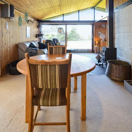 Beautiful In Vaeggerlose W/ 3 Bedrooms Ferienhaus