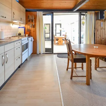 Beautiful In Vaeggerlose W/ 3 Bedrooms * Bøtø By